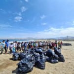 Municipalidad fortalece el cuidado de nuestro litoral con jornada de limpieza en playa corcovao de puerto huarmey